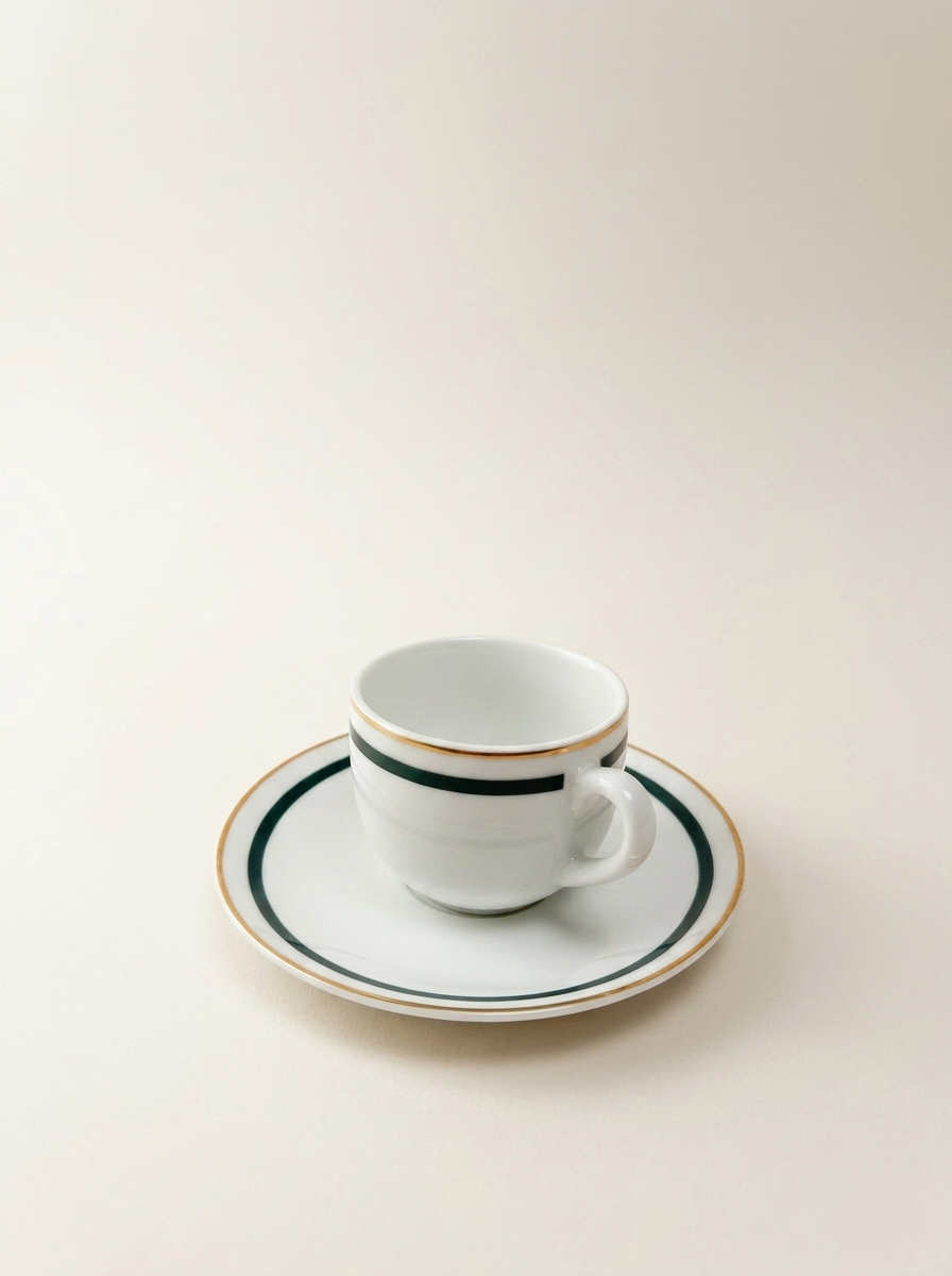 XÍCARA DE CAFÉ COM PIRES JADE
