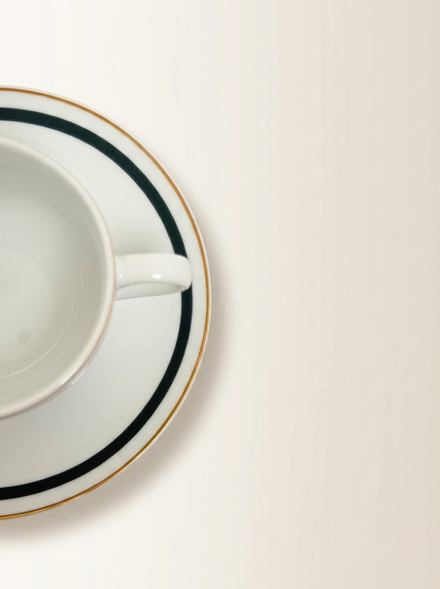 XÍCARA DE CAFÉ COM PIRES JADE