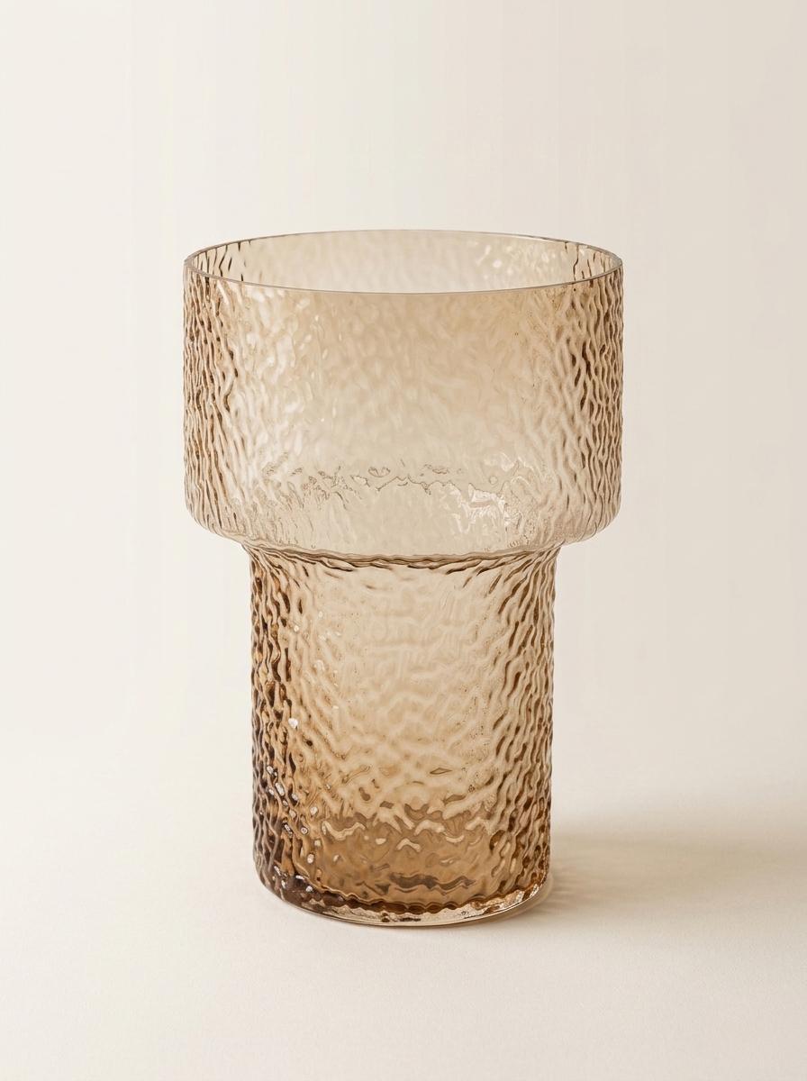 VASO EM VIDRO MARTELADO ÂMBAR