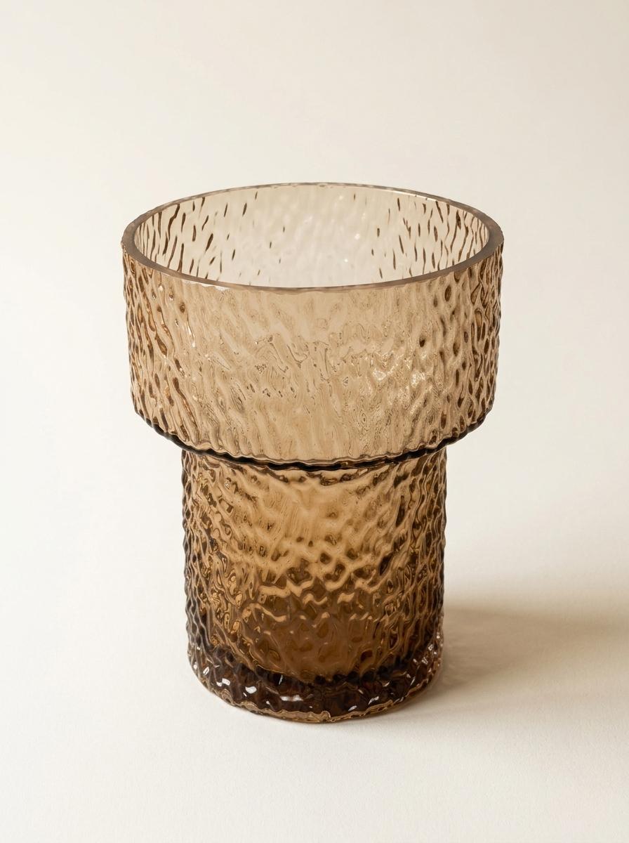 VASO EM VIDRO MARTELADO ÂMBAR
