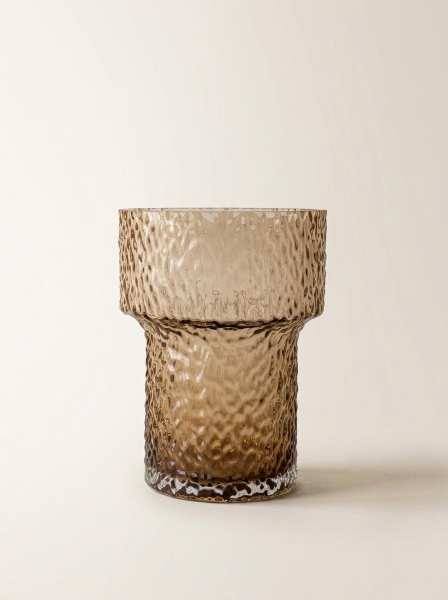 VASO EM VIDRO MARTELADO ÂMBAR